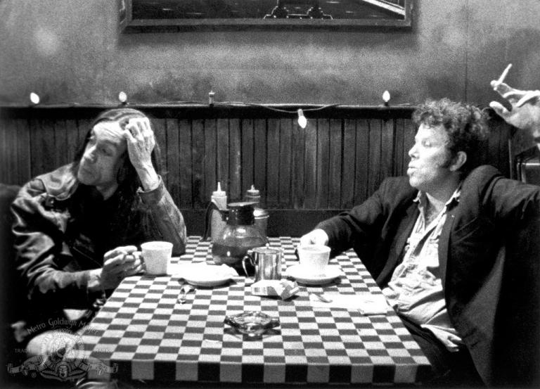 Café y cigarrillos